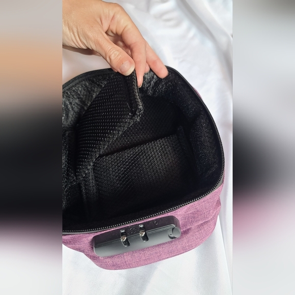 Tweed Locking Case 🔒 - Picture 7 of 10